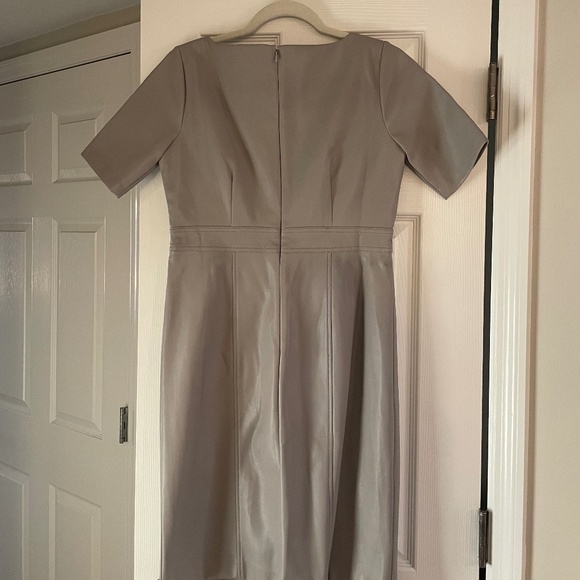 Womens taupe dress, Ann Taylor, size 8P,Never worn - Picture 2 of 3